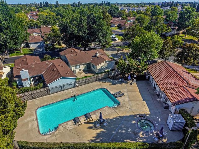 7300 Sunshire Ln, Sacramento, CA 95828