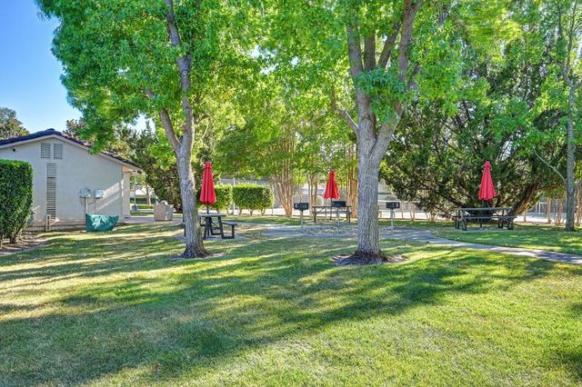 7300 Sunshire Ln, Sacramento, CA 95828