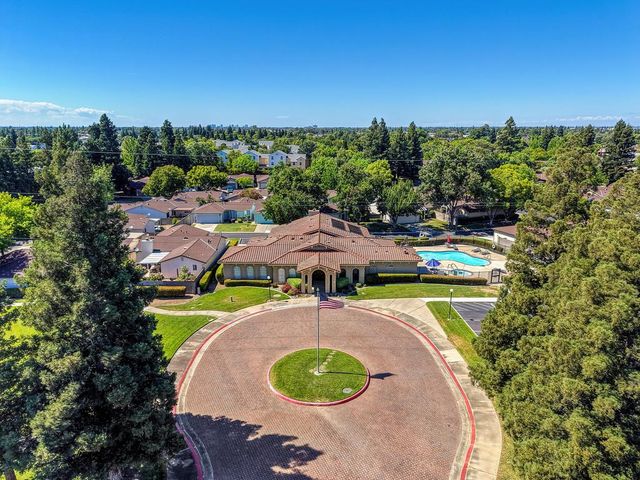 7300 Sunshire Ln, Sacramento, CA 95828