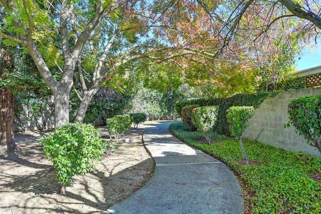 7300 Sunshire Ln, Sacramento, CA 95828