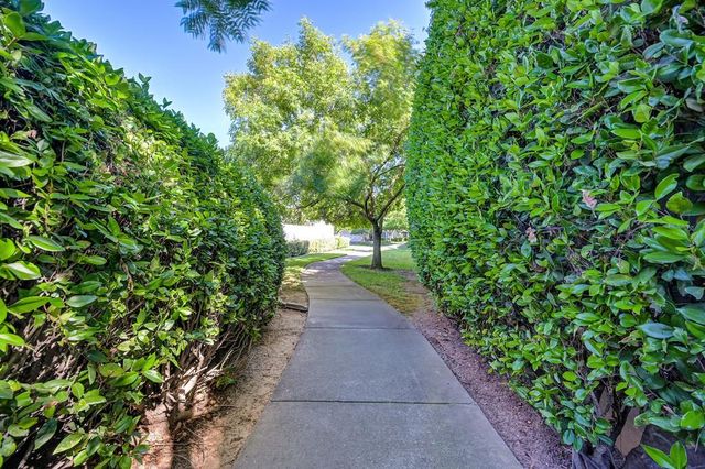 7300 Sunshire Ln, Sacramento, CA 95828