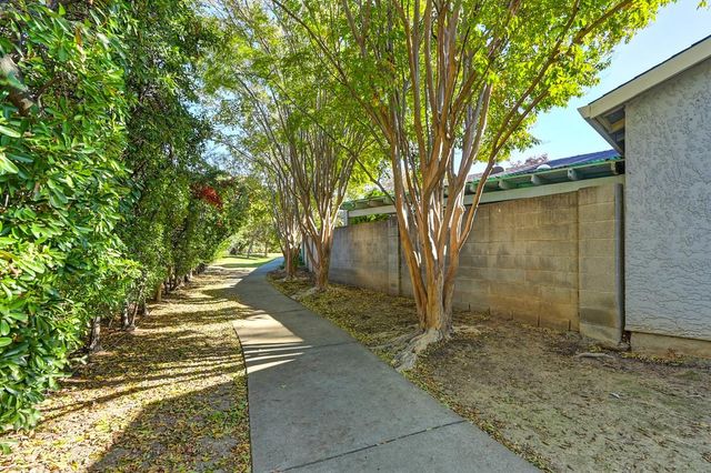7300 Sunshire Ln, Sacramento, CA 95828