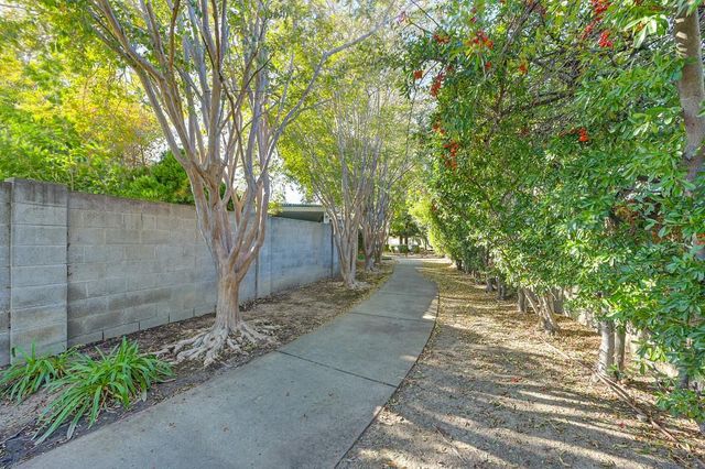 7300 Sunshire Ln, Sacramento, CA 95828