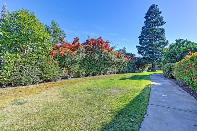 7300 Sunshire Ln, Sacramento, CA 95828