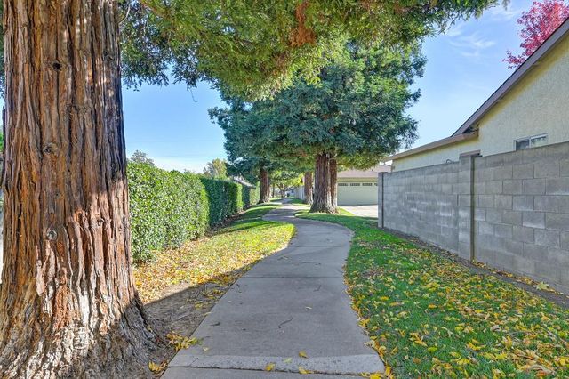 7300 Sunshire Ln, Sacramento, CA 95828