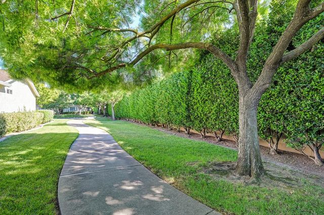 7300 Sunshire Ln, Sacramento, CA 95828