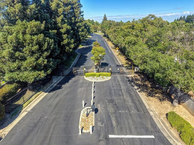 7300 Sunshire Ln, Sacramento, CA 95828