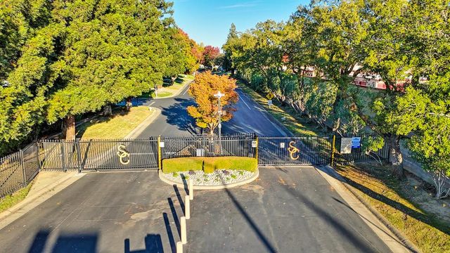 7300 Sunshire Ln, Sacramento, CA 95828