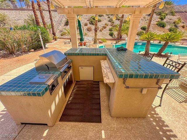 956 Sugar Springs Drive, Las Vegas, NV 89110