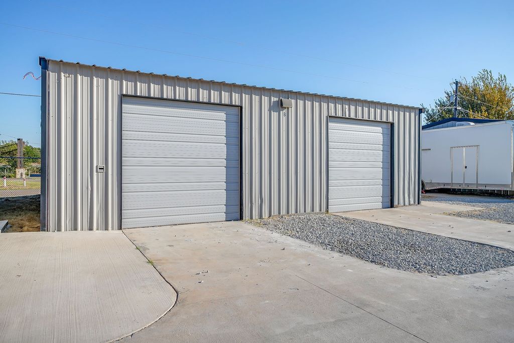 410 N Broadway Street B, Joshua, TX 76058