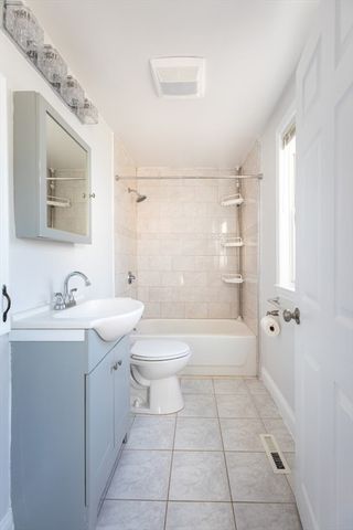 23 Myrtle St, Quincy, MA 02171