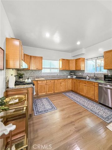 1521 W 37th Place, Los Angeles, CA 90018