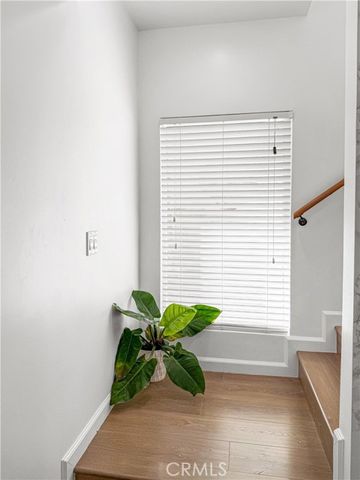 1521 W 37th Place, Los Angeles, CA 90018