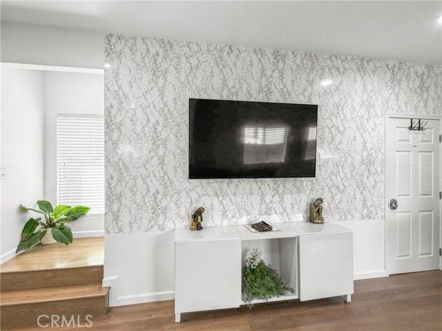 1521 W 37th Place, Los Angeles, CA 90018