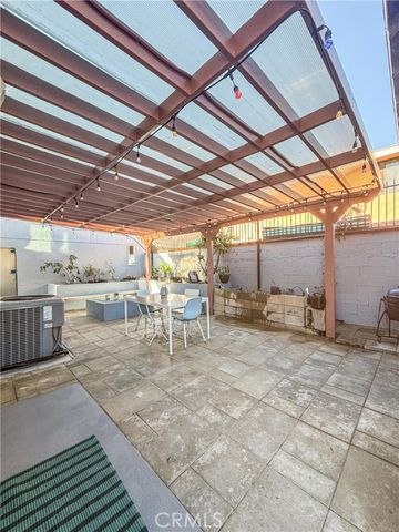 1521 W 37th Place, Los Angeles, CA 90018
