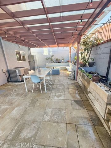 1521 W 37th Place, Los Angeles, CA 90018