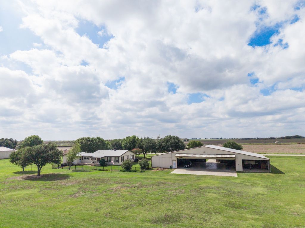 177 Graben Lane, Rhome, TX 76078 — photo 2