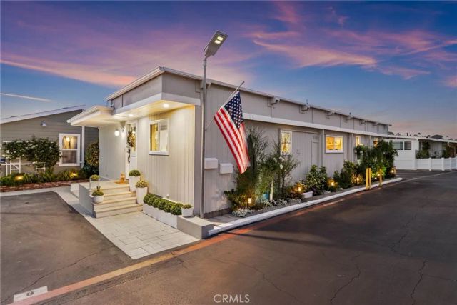 8 Saratoga, Newport Beach, CA 92660