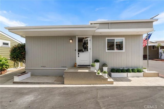 8 Saratoga, Newport Beach, CA 92660
