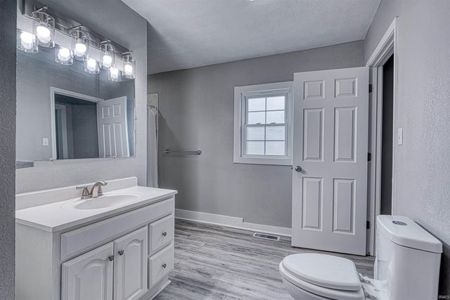 2714 Vann Avenue, Evansville, IN 47714