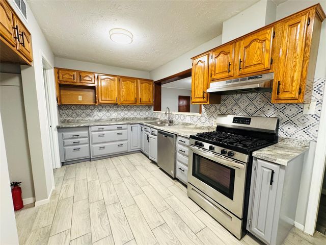 7905 Turquoise Lane, Houston, TX 77055