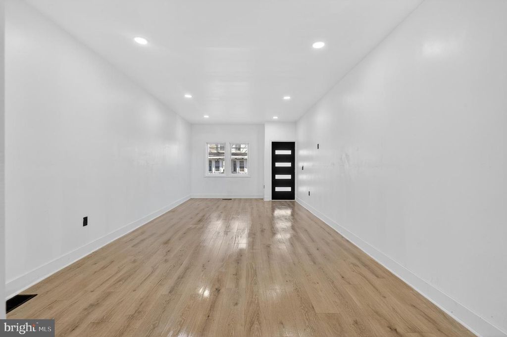 957 MARTIN LUTHER KING JR BLVD, Trenton, NJ 08638