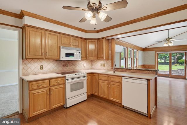 15 CRESTVIEW RD, Phoenixville, PA 19460