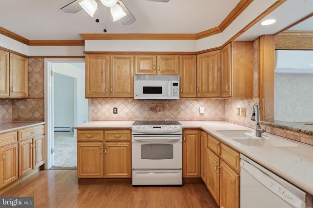 15 CRESTVIEW RD, Phoenixville, PA 19460