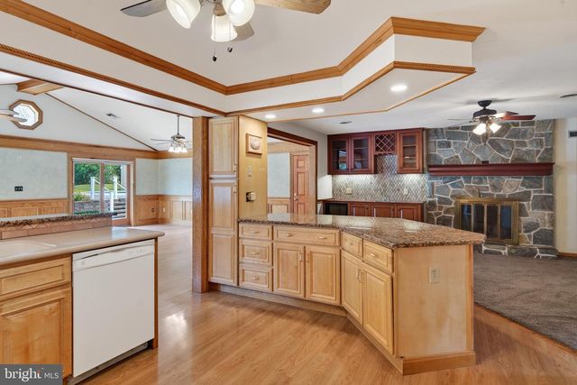 15 CRESTVIEW RD, Phoenixville, PA 19460