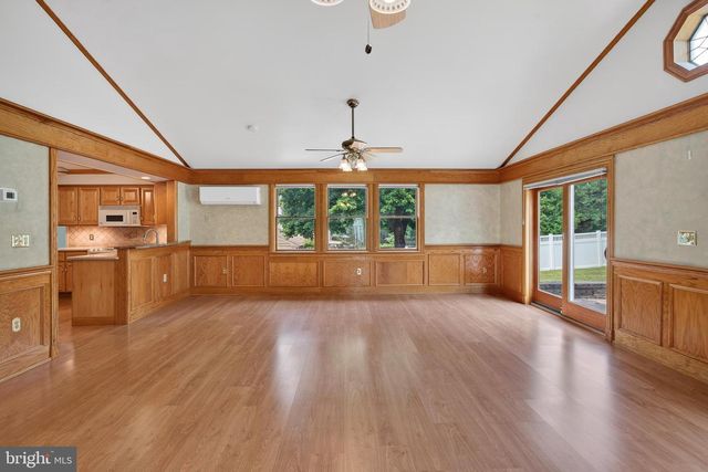 15 CRESTVIEW RD, Phoenixville, PA 19460
