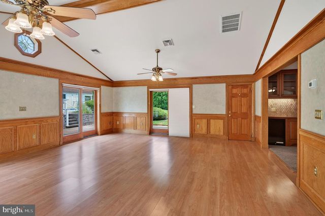 15 CRESTVIEW RD, Phoenixville, PA 19460