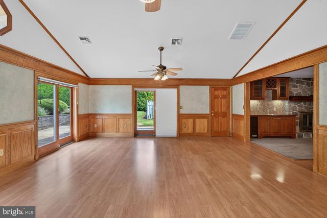 15 CRESTVIEW RD, Phoenixville, PA 19460