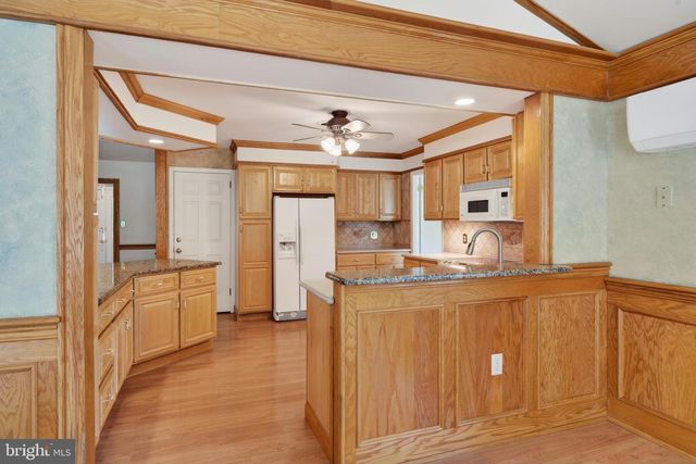 15 CRESTVIEW RD, Phoenixville, PA 19460
