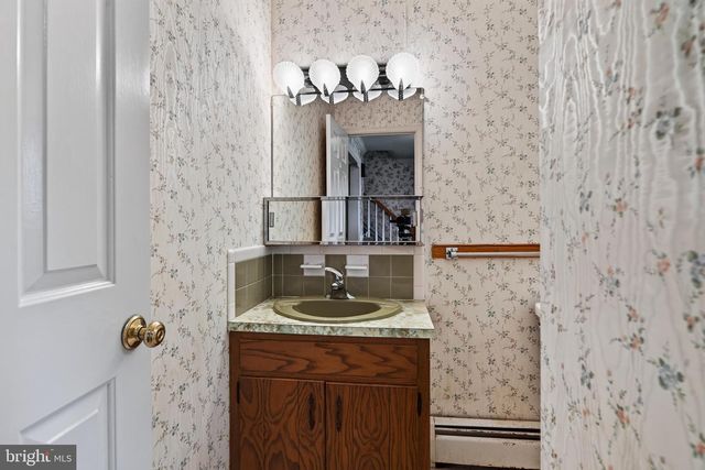 15 CRESTVIEW RD, Phoenixville, PA 19460