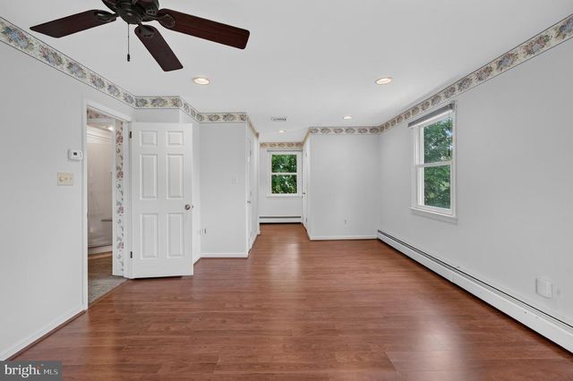15 CRESTVIEW RD, Phoenixville, PA 19460