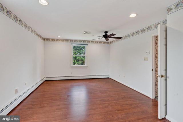 15 CRESTVIEW RD, Phoenixville, PA 19460