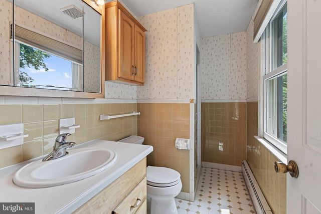 15 CRESTVIEW RD, Phoenixville, PA 19460