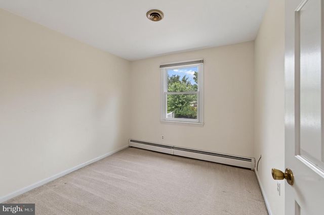 15 CRESTVIEW RD, Phoenixville, PA 19460