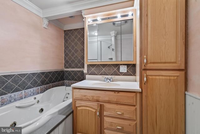 15 CRESTVIEW RD, Phoenixville, PA 19460