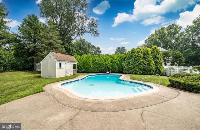 15 CRESTVIEW RD, Phoenixville, PA 19460