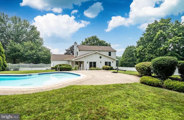 15 CRESTVIEW RD, Phoenixville, PA 19460