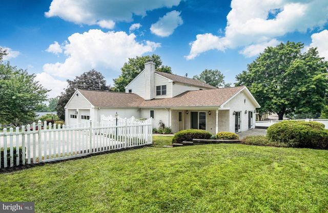 15 CRESTVIEW RD, Phoenixville, PA 19460