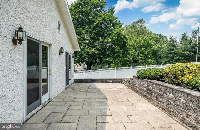 15 CRESTVIEW RD, Phoenixville, PA 19460