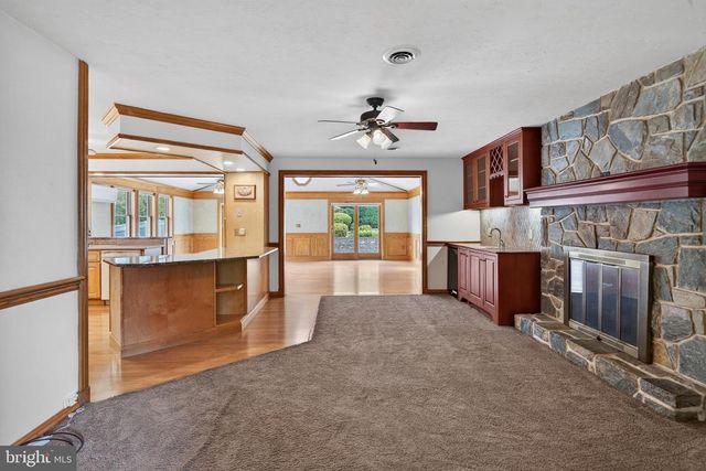 15 CRESTVIEW RD, Phoenixville, PA 19460