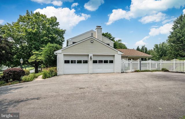 15 CRESTVIEW RD, Phoenixville, PA 19460