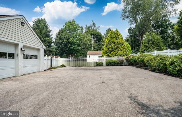 15 CRESTVIEW RD, Phoenixville, PA 19460