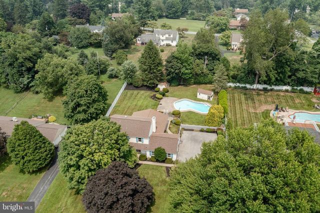 15 CRESTVIEW RD, Phoenixville, PA 19460