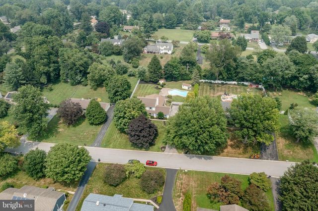 15 CRESTVIEW RD, Phoenixville, PA 19460