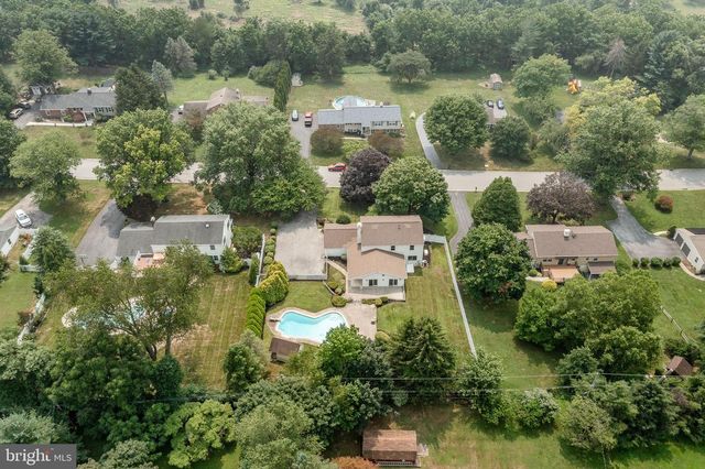 15 CRESTVIEW RD, Phoenixville, PA 19460
