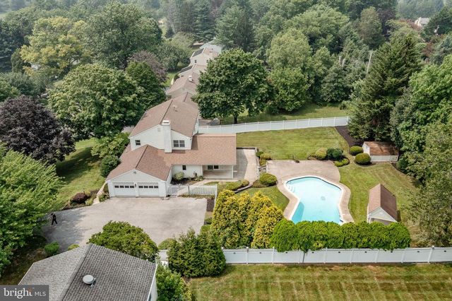 15 CRESTVIEW RD, Phoenixville, PA 19460